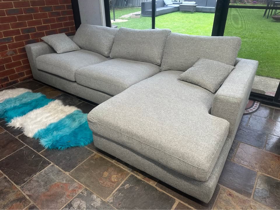 Modern 4-Seater Chaise Lounge