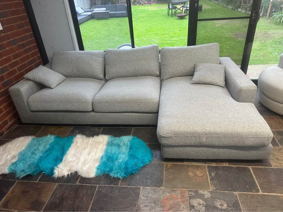 Modern 4-Seater Chaise Lounge photo 3