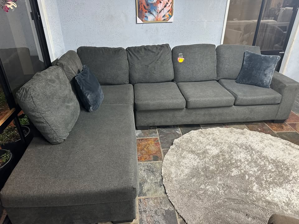 5 Seater Sofa – Near-New Condition photo 2