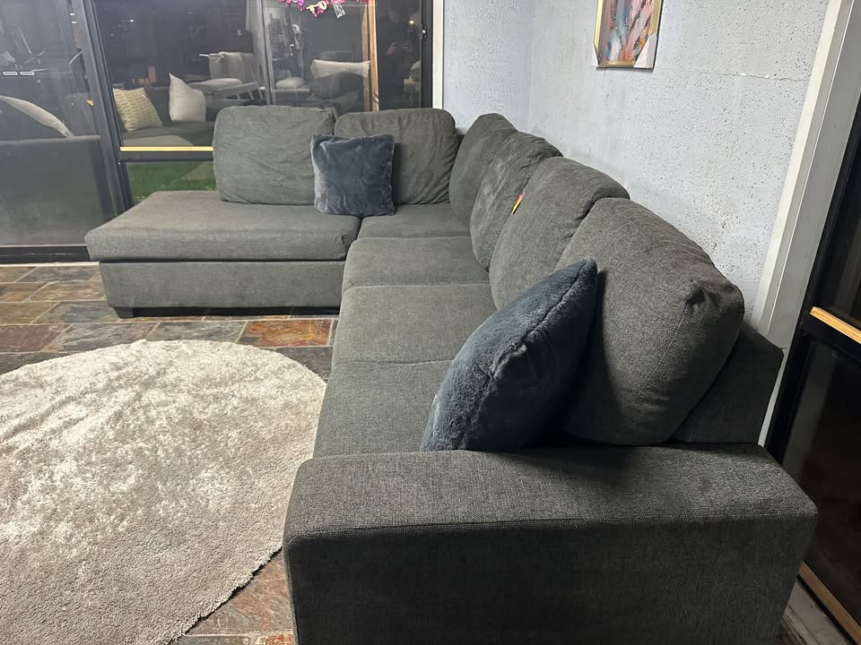 5 Seater Sofa – Near-New Condition photo 3