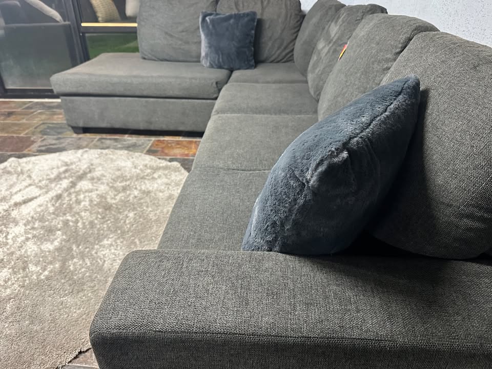 5 Seater Sofa – Near-New Condition photo 4