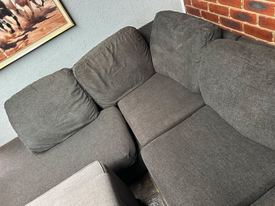 5 Seater Sofa – Near-New Condition photo 7