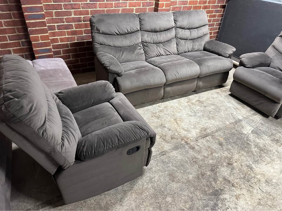 3+1+1 Recliner Sofa Set | Grey Fabric | Manual Recliners | Like New photo 2