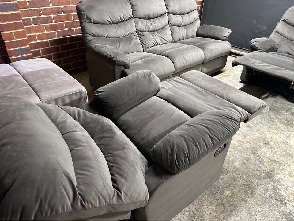 3+1+1 Recliner Sofa Set | Grey Fabric | Manual Recliners | Like New photo 3
