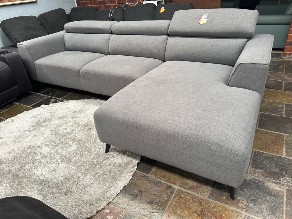 Modern Light Grey Chaise Sofa – Near-New Condition
