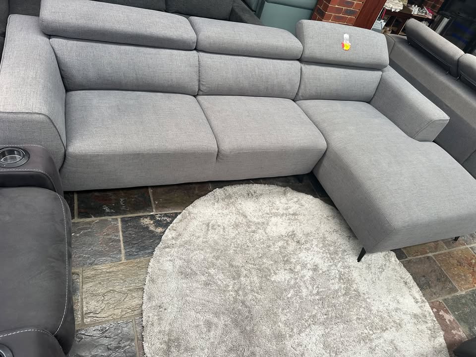 Modern Light Grey Chaise Sofa – Near-New Condition photo 2