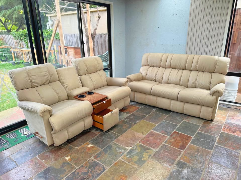 La-Z-Boy Pinnacle Recliner Set – Luxasuede Bone (3 Seater + 2 Rocker Recliners) photo 5