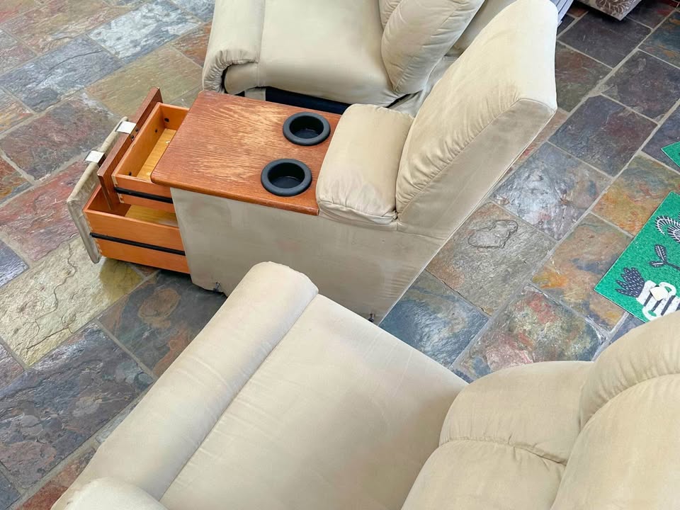 La-Z-Boy Pinnacle Recliner Set – Luxasuede Bone (3 Seater + 2 Rocker Recliners) photo 7