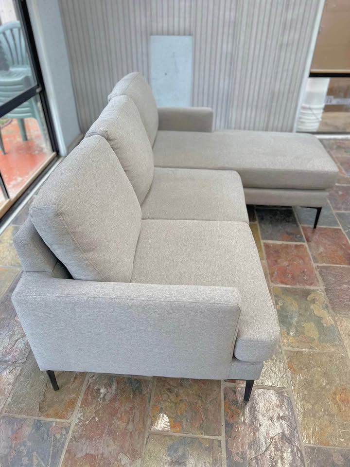 Modern L-Shape Sofa – Perfect Condition – (Same Day Delivery Available) photo 2