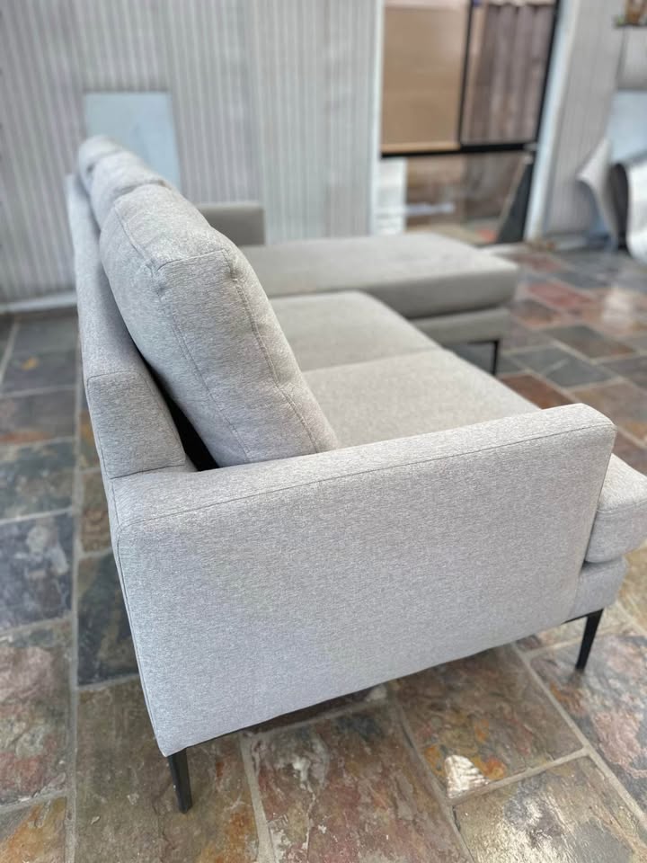 Modern L-Shape Sofa – Perfect Condition – (Same Day Delivery Available) photo 3