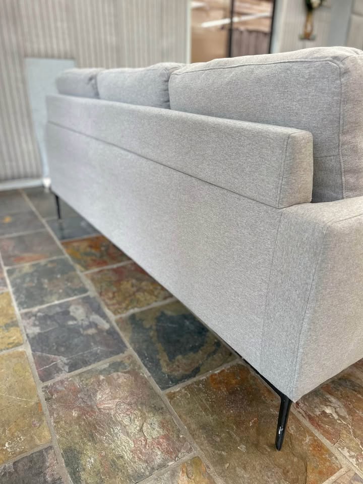 Modern L-Shape Sofa – Perfect Condition – (Same Day Delivery Available) photo 4